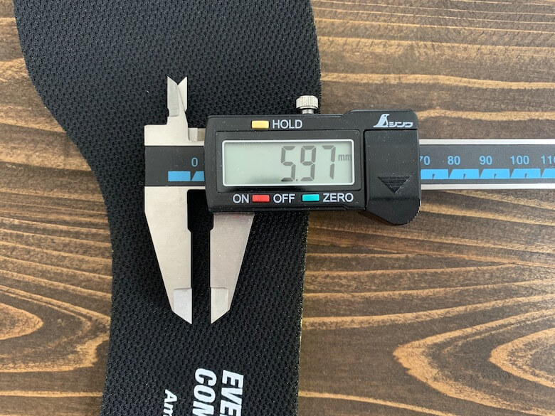アシックスのGEL-CONTEND6の厚みは、5.97mm