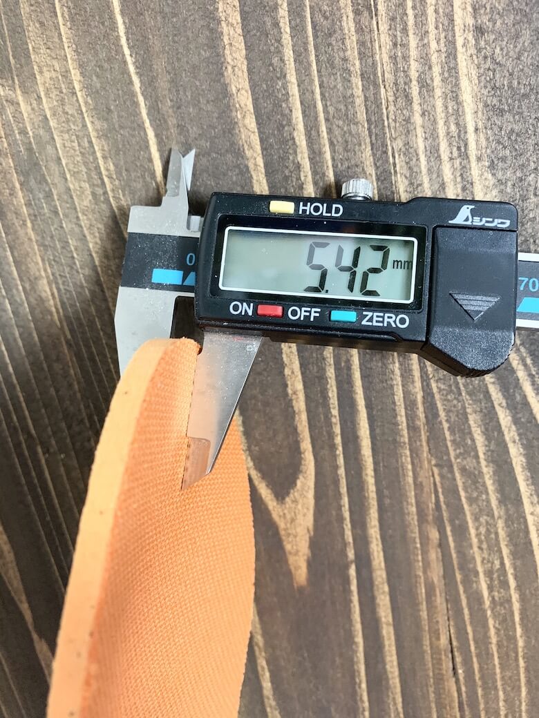 ムーンスターSPLTスニーカーのインソールの厚みは5.42mm