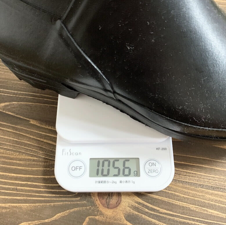 エーグルの長靴の重量は45ポイントで1056g