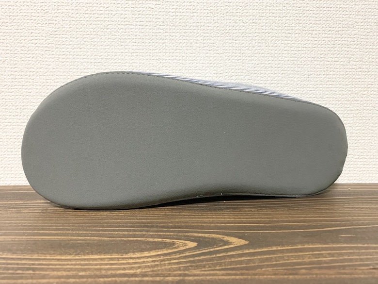 ユニクロのルームシューズは滑りにくい
